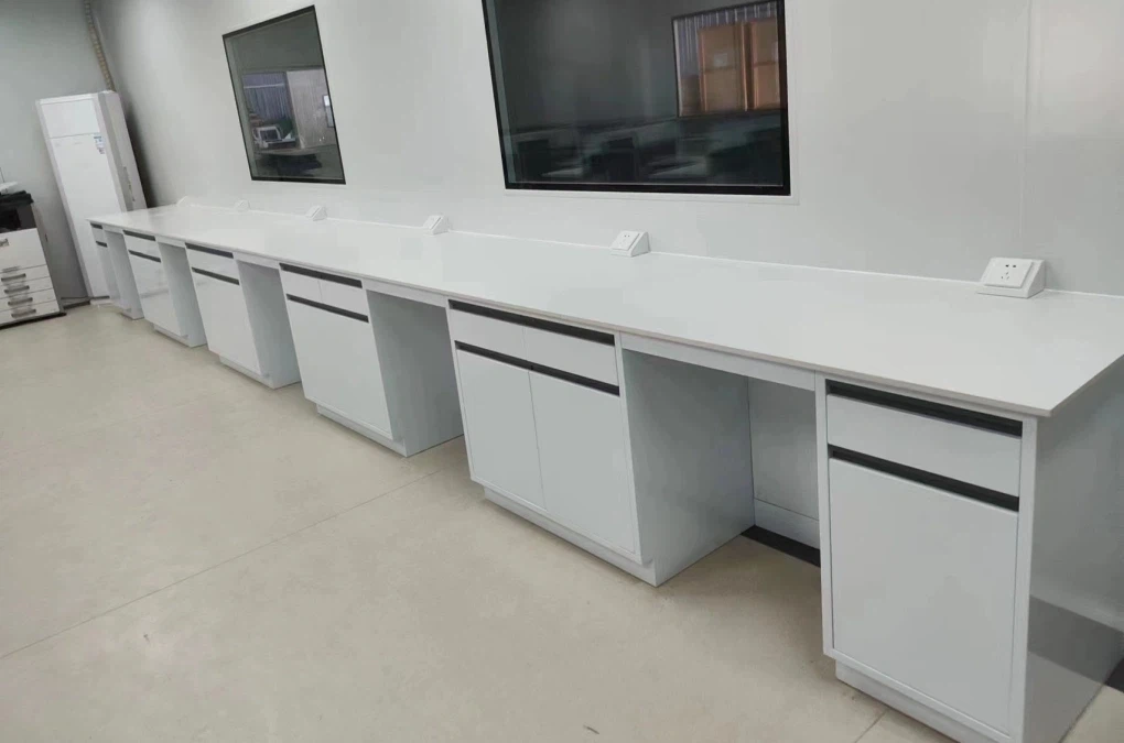 Steel-Wood Lab Side Bench